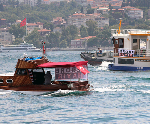 İstanbul Boğazı'nda 2 Bin 500 Tekne Terörü Lanetledi