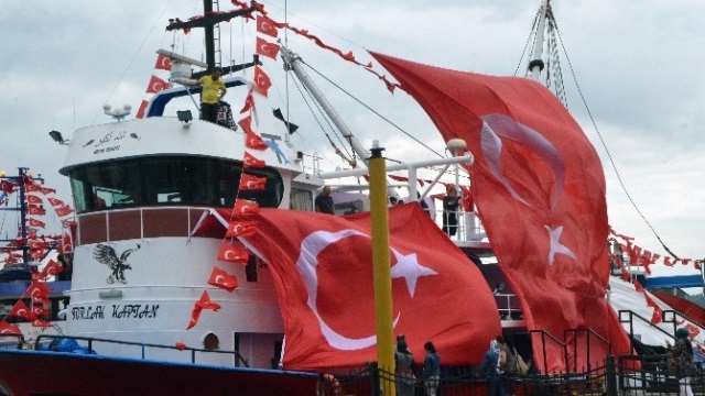 AK Parti Yüzlerce Tekne ile Demokrasi Turuna Çıktı