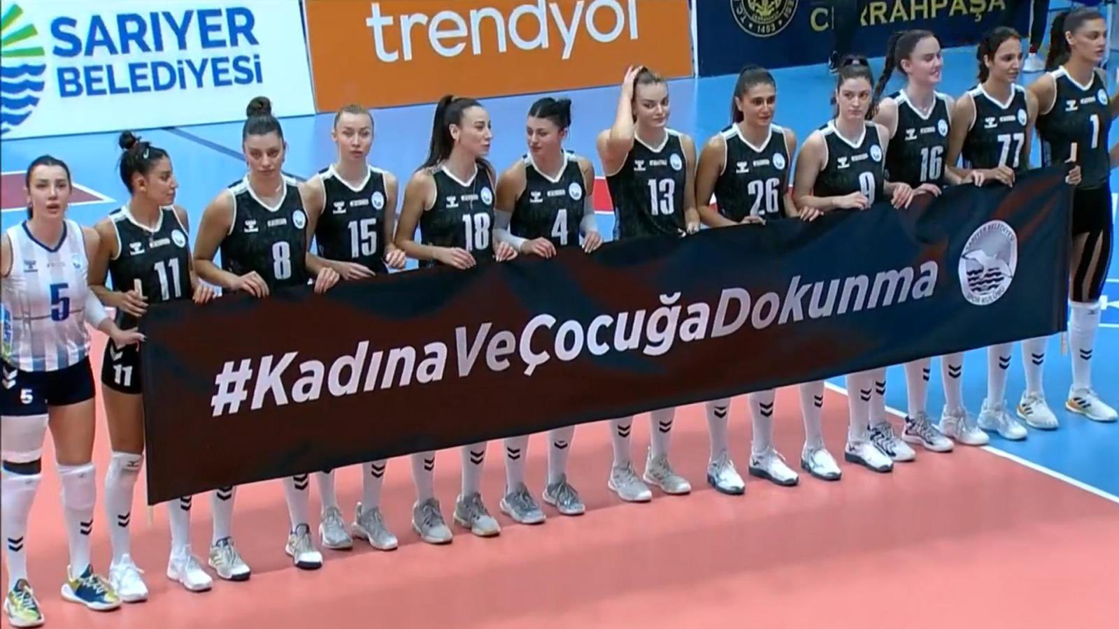 SARIYER </br>KADIN VOLEYBOL TAKIMI’NDAN </br>ANLAMLI MESAJ; </br>KADINA VE ÇOCUĞA DOKUNMA