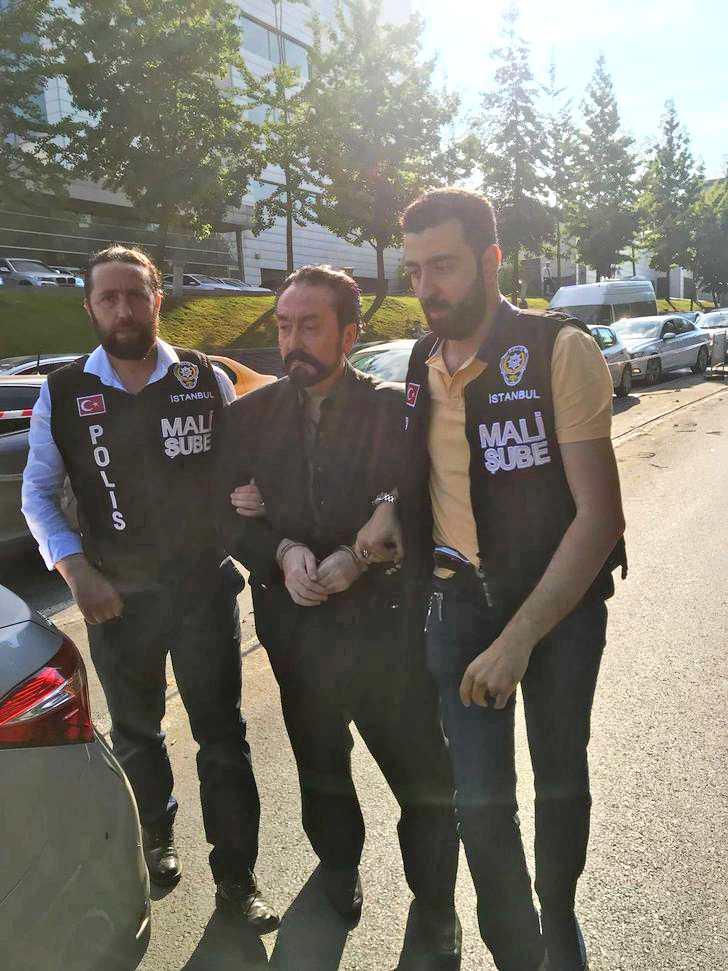 Adnan Oktar Çengelköy'den Kaçtı</br> Sarıyer'de Yakalandı
