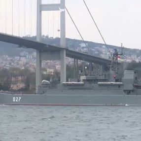Rus savaş gemileri</br>İstanbul Boğazı'ndan geçti
